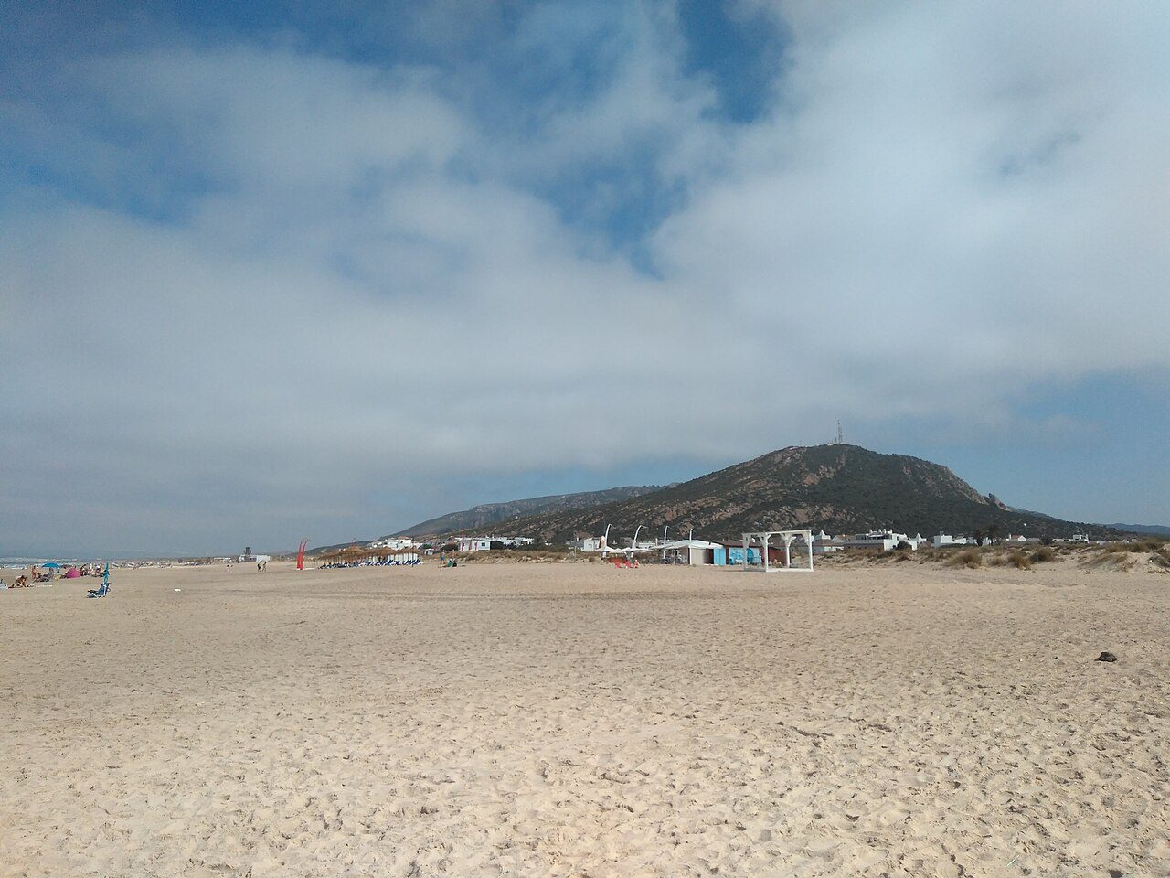 Wide sandy beach between Zahara de los Atunes and Atlanterra with the Sierra del Retín behind